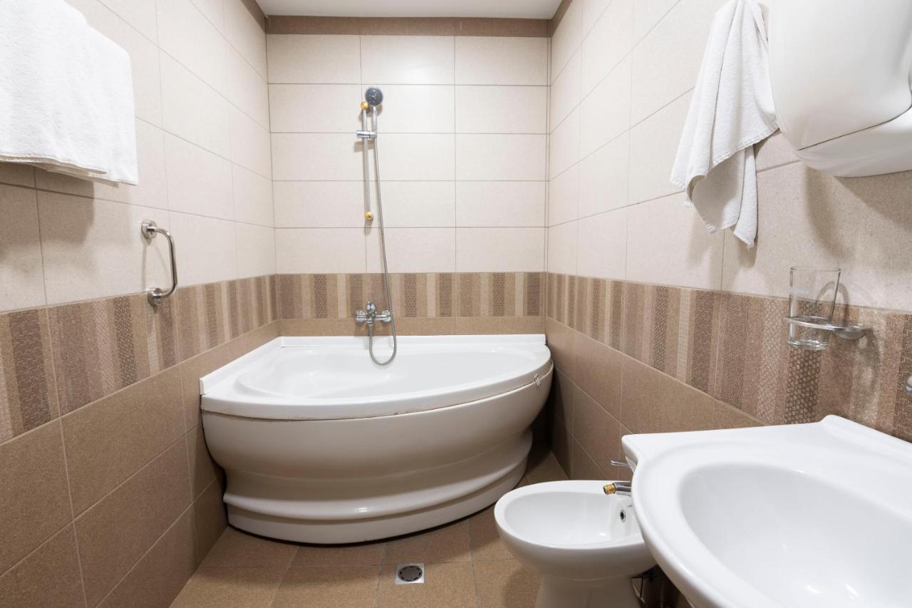 דימיטרובגרד Hotel Slaviani מראה חיצוני תמונה