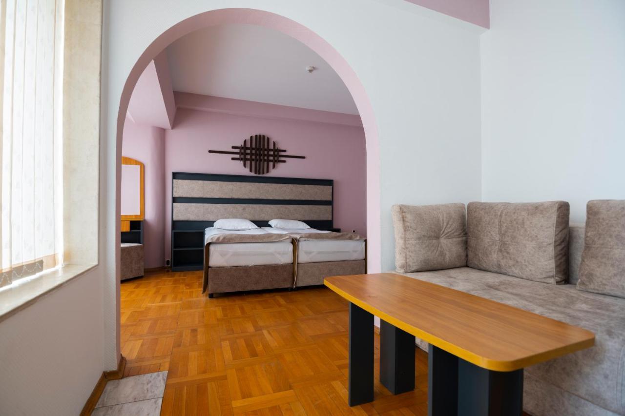 דימיטרובגרד Hotel Slaviani מראה חיצוני תמונה