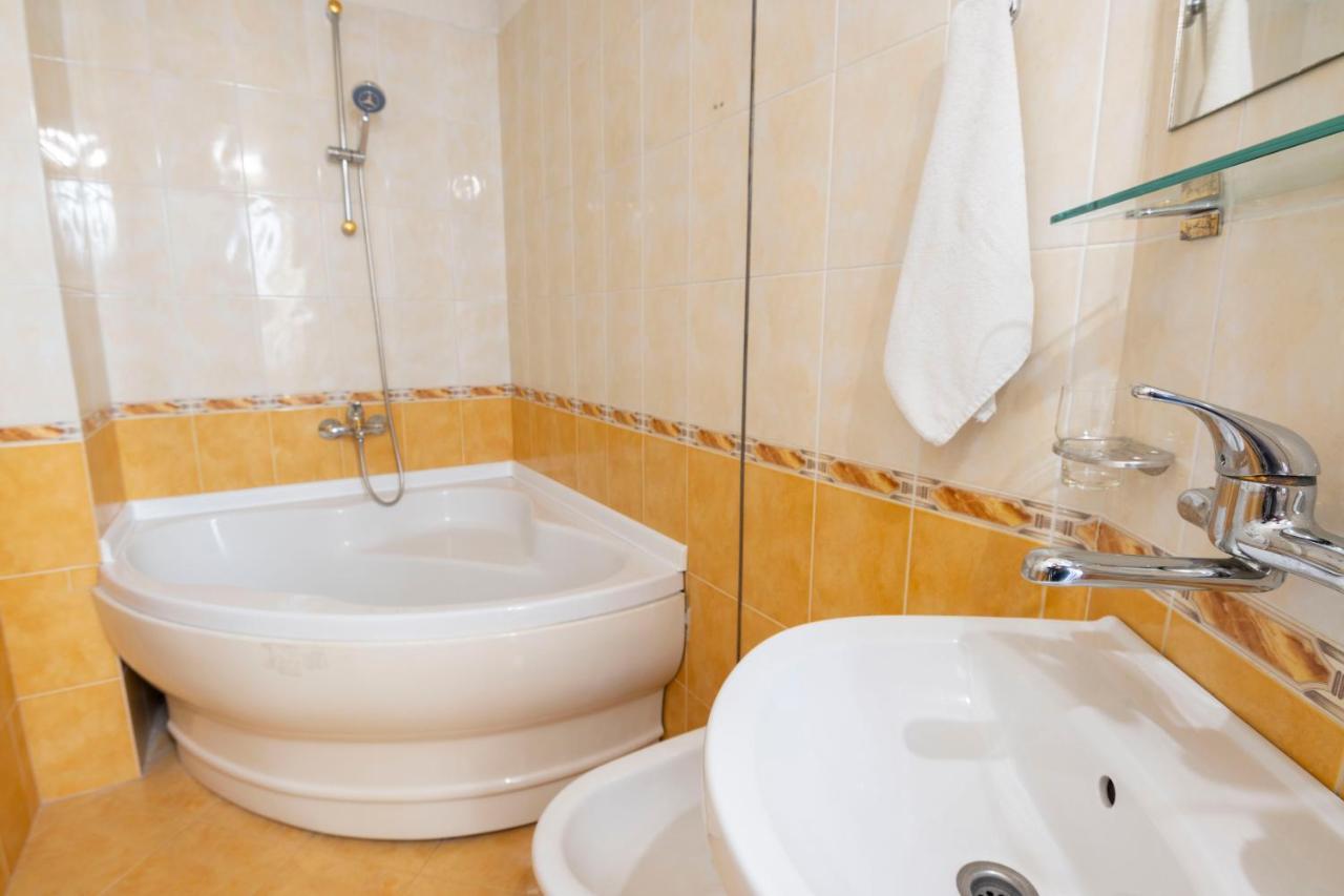 דימיטרובגרד Hotel Slaviani מראה חיצוני תמונה